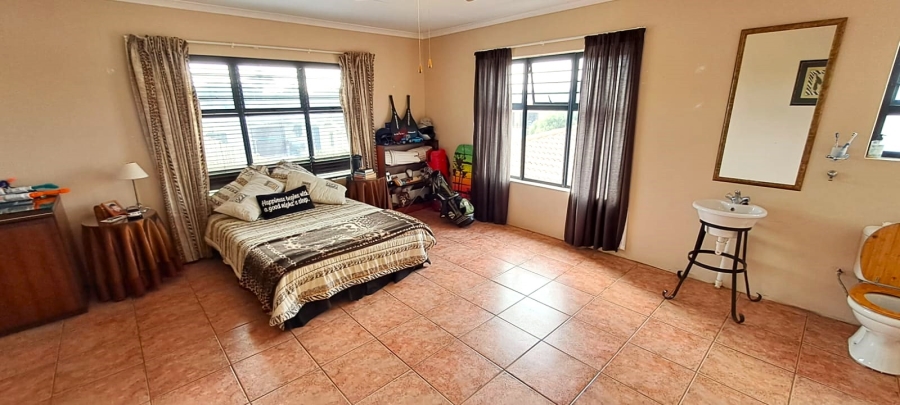 5 Bedroom Property for Sale in Noorsekloof Eastern Cape